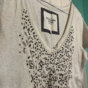 Abercrombie & Fitch V-Neck Shirt